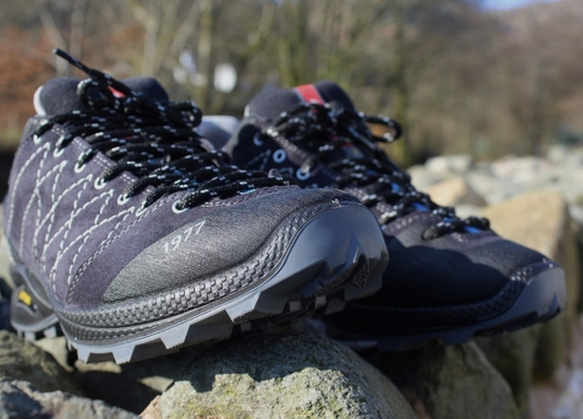 Argon Walking Shoes