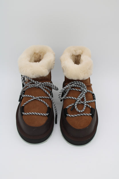 Blurred Micro Chestnut Boots