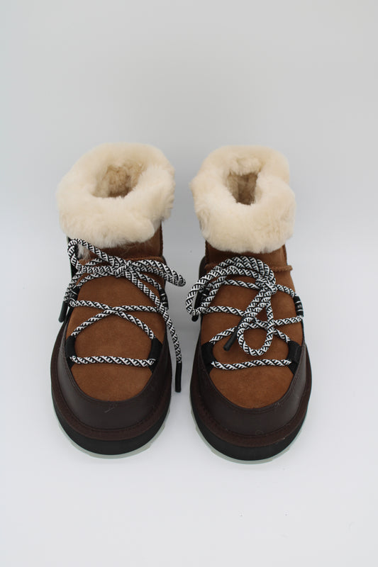 Blurred Micro Chestnut Boots