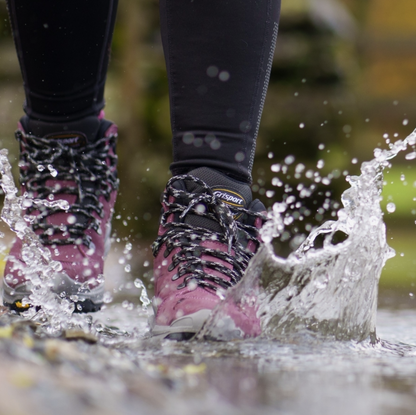 Lady Lynx Walking Boots