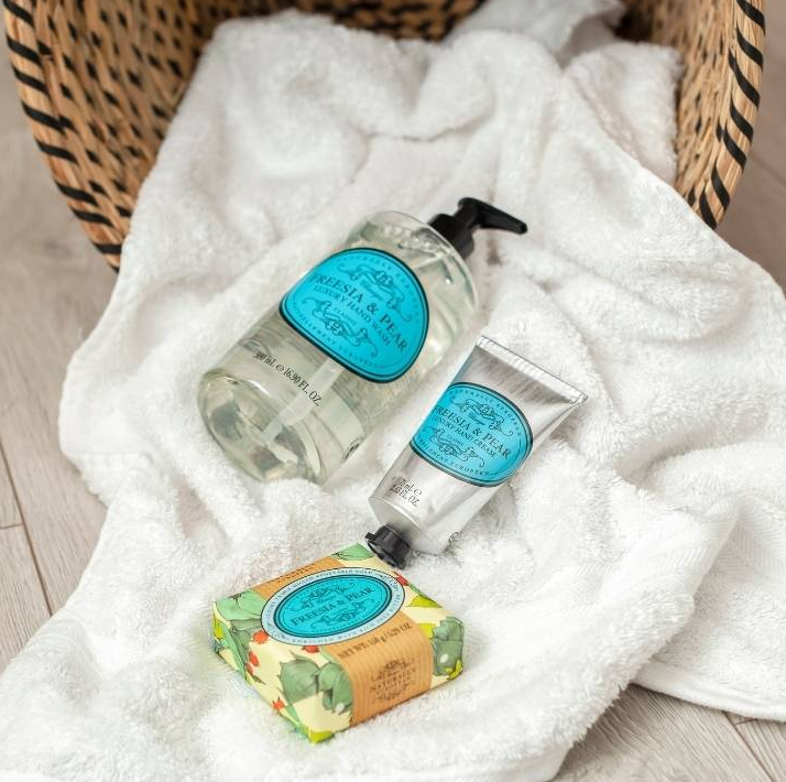 Naturally European Freesia & Pear Hand Wash