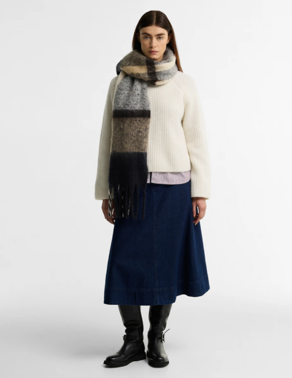 Barbour Isla Tartan Boucle Scarf Birchwood Dress Tartan
