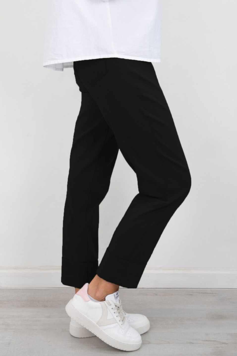 Bella 09 Ankle Grazer Trousers Black